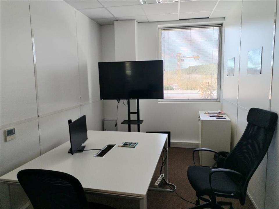 Bureau Location 13590 MEYREUIL