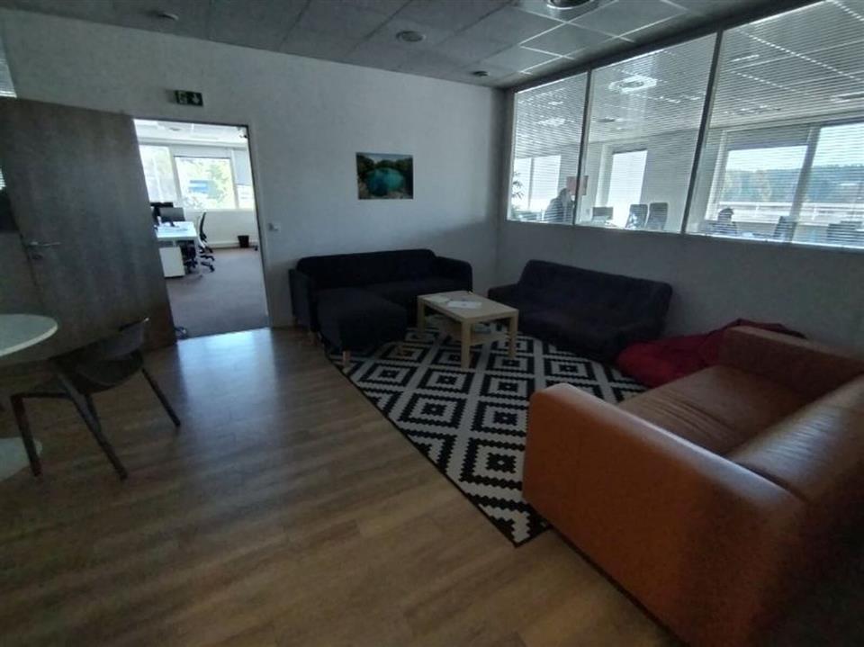 Bureau Location 13590 MEYREUIL