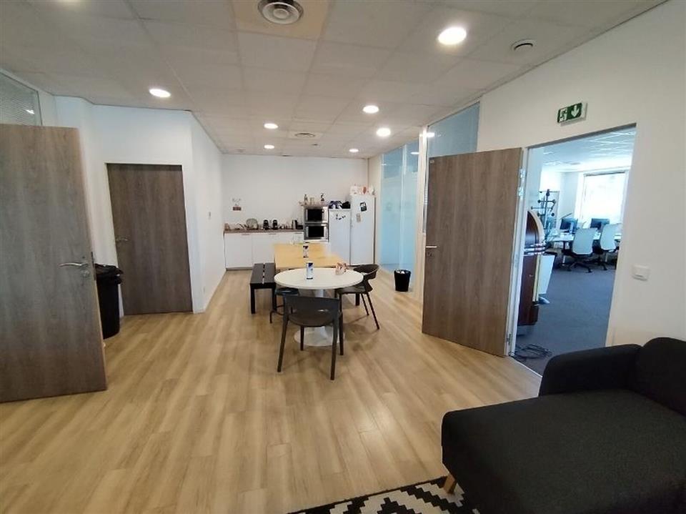 Bureau Location 13590 MEYREUIL