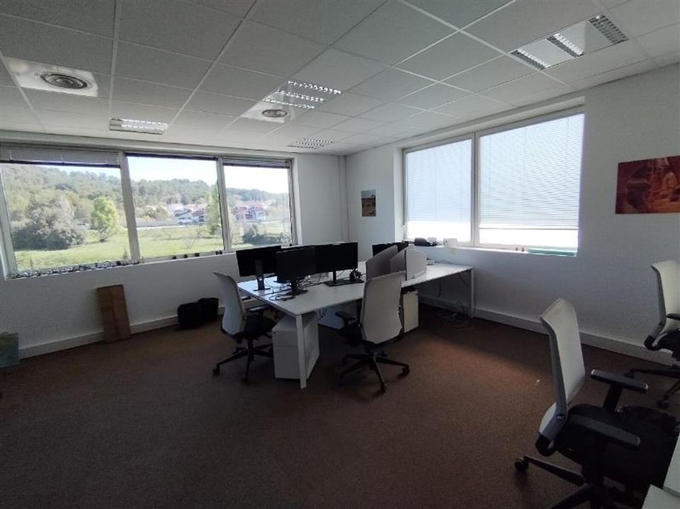 Bureau Location 13590 MEYREUIL