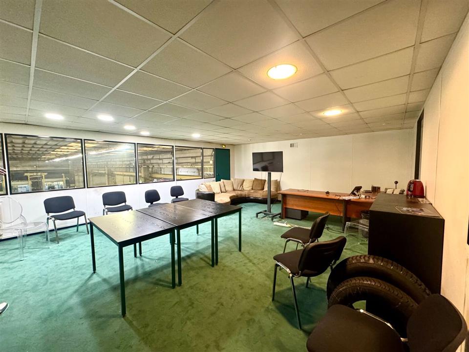 Local d'activités Vente/Location 42520 ST PIERRE DE BOEUF