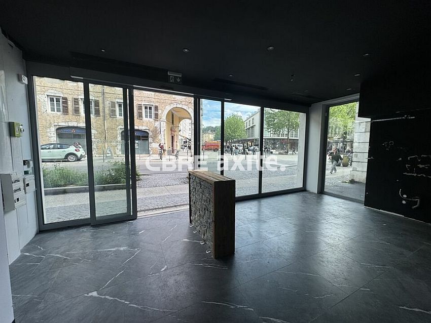 Commerce Location 73000 CHAMBERY
