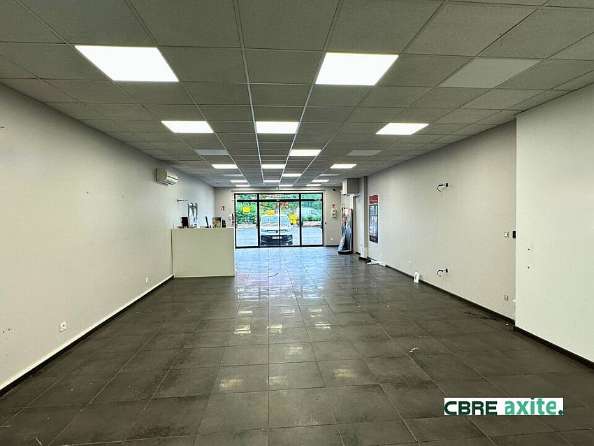 Commerce Location 73420 VOGLANS