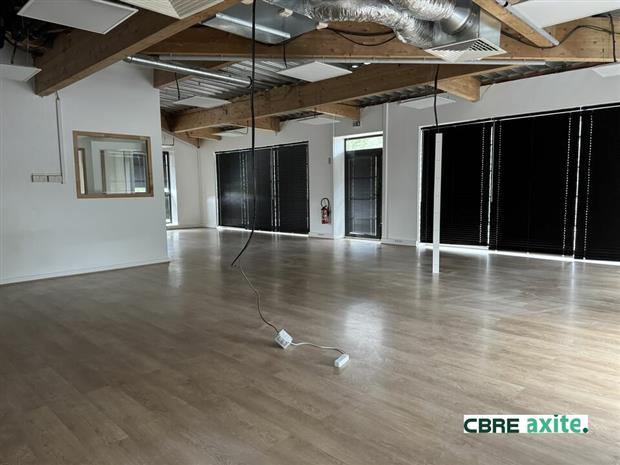 Bureau Location 73420 MERY