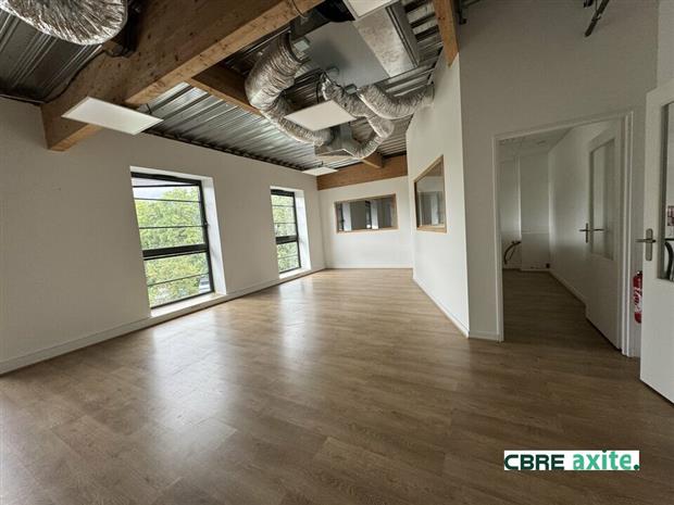 Bureau Location 73420 MERY