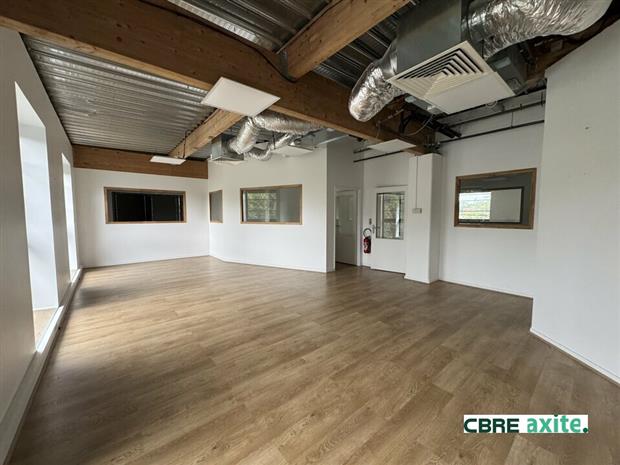 Bureau Location 73420 MERY