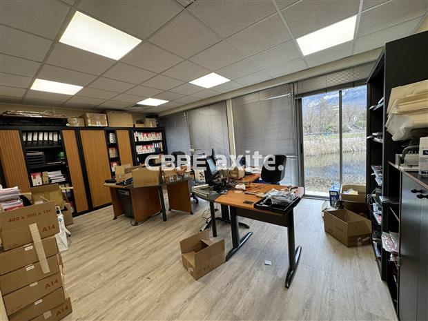 Bureau Location 73420 MERY