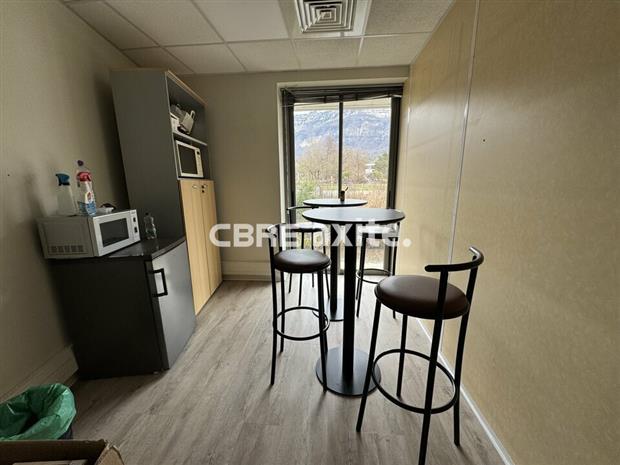 Bureau Location 73420 MERY