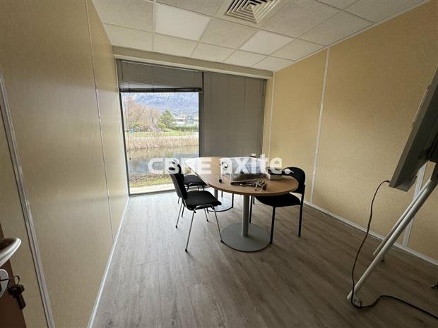 Bureau Location 73420 MERY