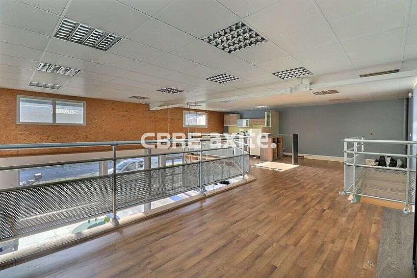 Commerce Location 73190 CHALLES LES EAUX