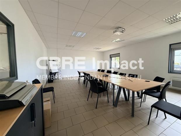 Entrepôt / Local d'activités Location 10600 LA CHAPELLE-SAINT-LUC