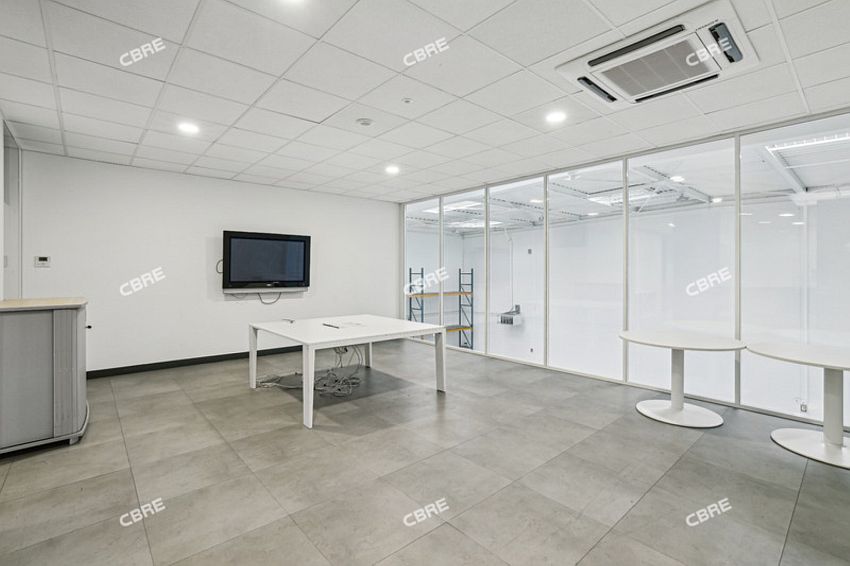 Local d'activités Location 94200 IVRY SUR SEINE