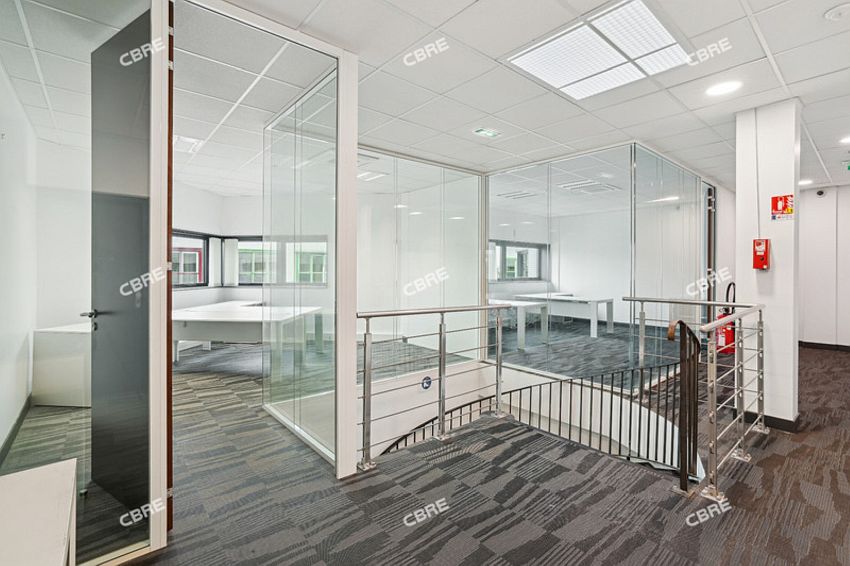 Local d'activités Location 94200 IVRY SUR SEINE