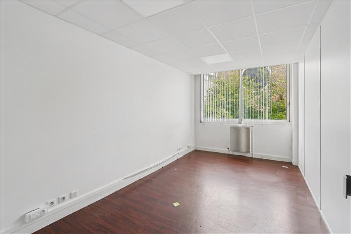 Bureau Location 75116 PARIS 15 RUE CORTAMBERT