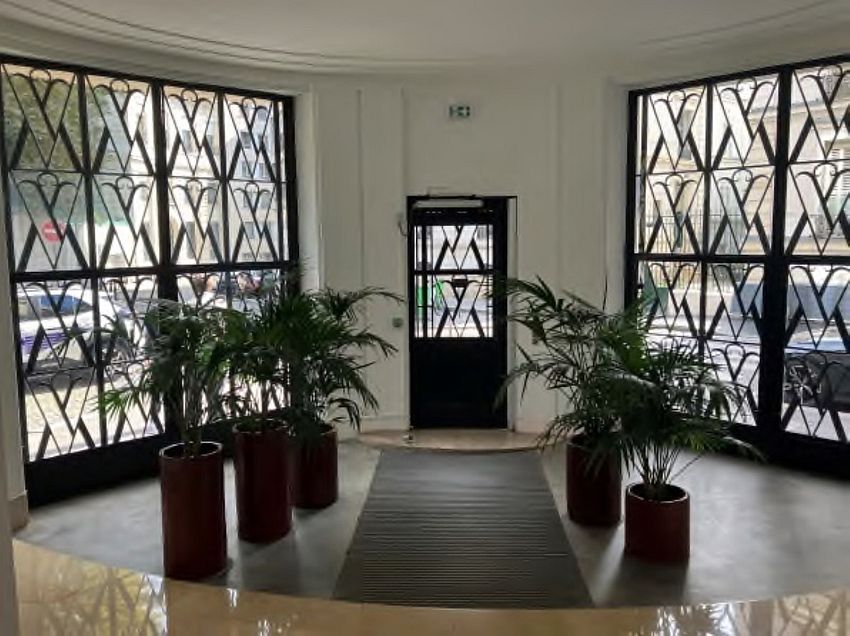 Bureau Location 75008 PARIS 2-4 RUE LORD BYRON
