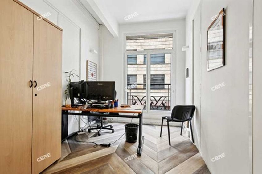 Bureau Location 75008 PARIS 2-4 RUE LORD BYRON