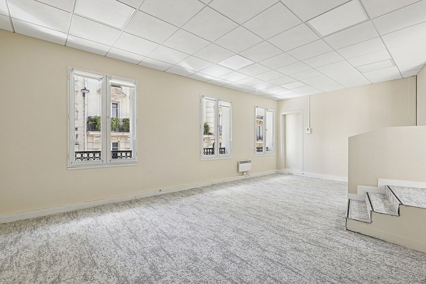 Bureau Location 75010 PARIS 39 RUE LUCIEN SAMPAIX