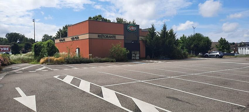 Commerce Location 25400 AUDINCOURT