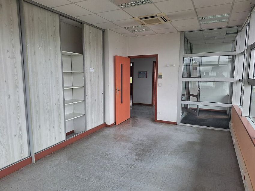 Bureau Location 25460 ÉTUPES