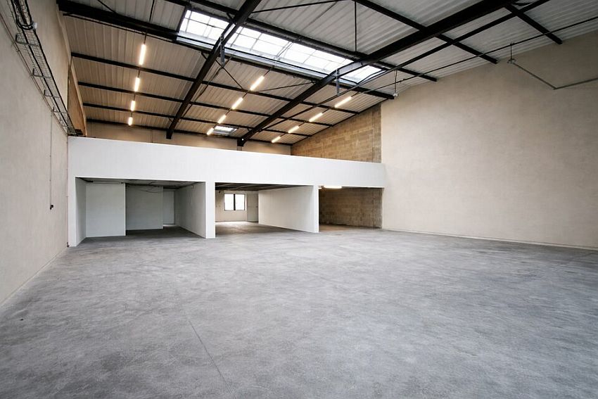 Commerce Location 25770 FRANOIS