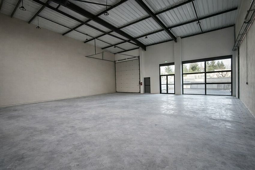 Commerce Location 25770 FRANOIS