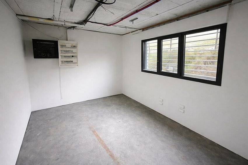 Commerce Location 25770 FRANOIS