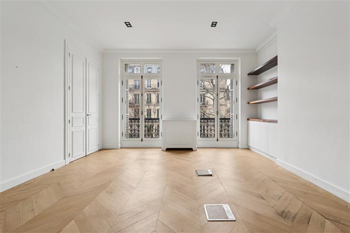 Bureau Location 75008 PARIS 130 BOULEVARD HAUSSMANN