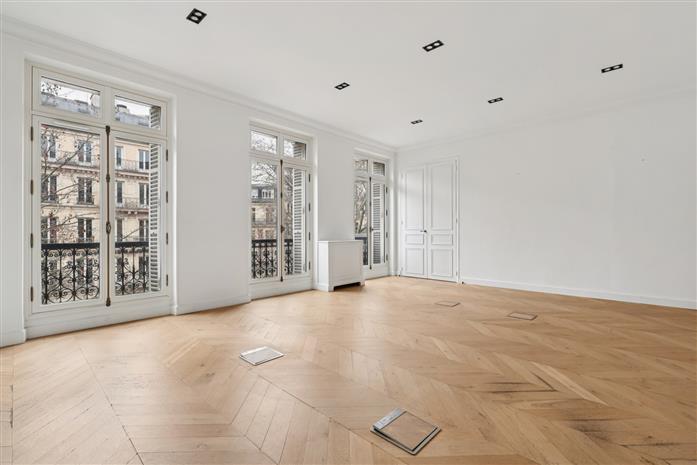 Bureau Location 75008 PARIS 130 BOULEVARD HAUSSMANN