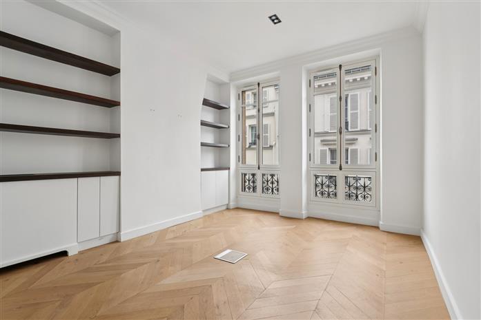 Bureau Location 75008 PARIS 130 BOULEVARD HAUSSMANN