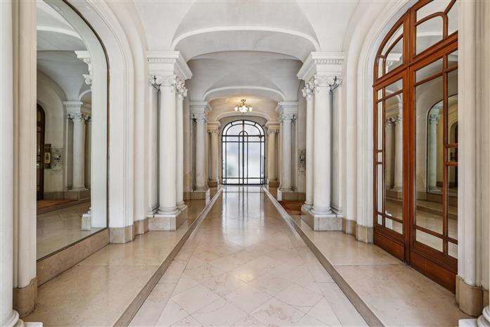 Bureau Location 75008 PARIS 170 BOULEVARD HAUSSMANN