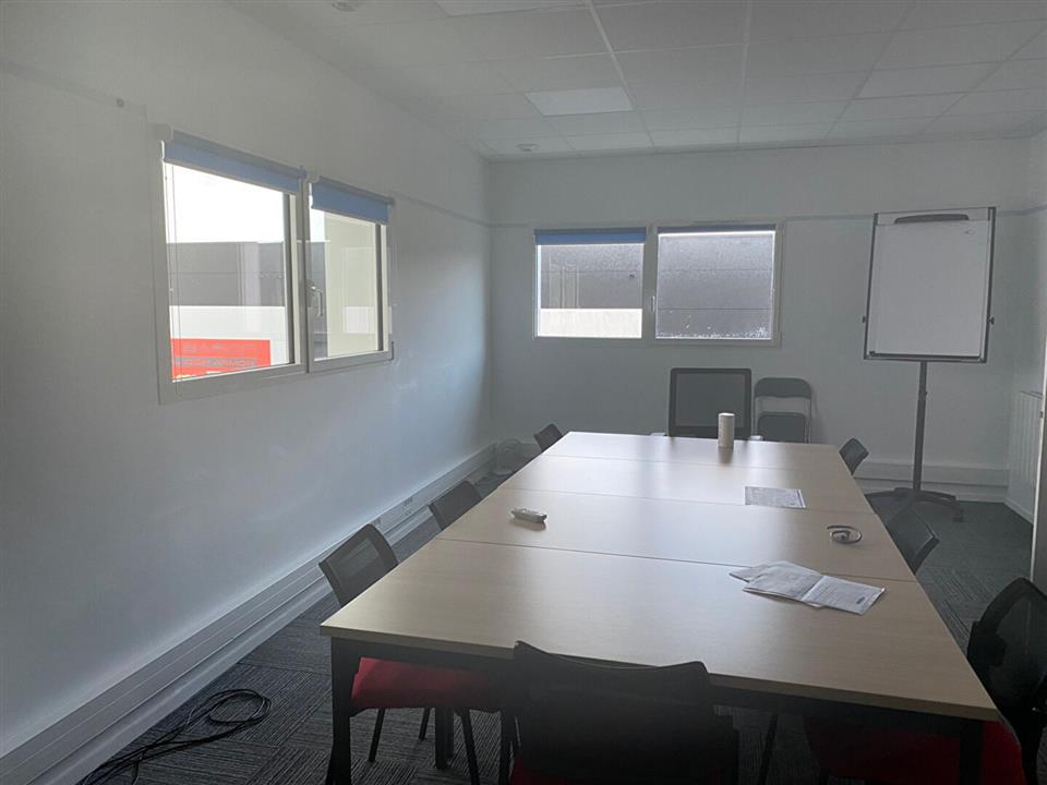 Bureau Location 56950 CRACH