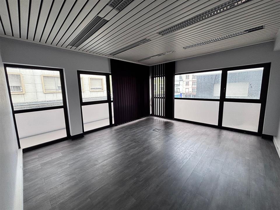 Commerce Location 56100 LORIENT