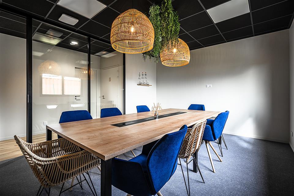 Bureau Location 56850 CAUDAN