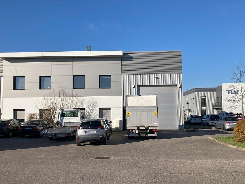 Local d'activités Location 69800 ST PRIEST
