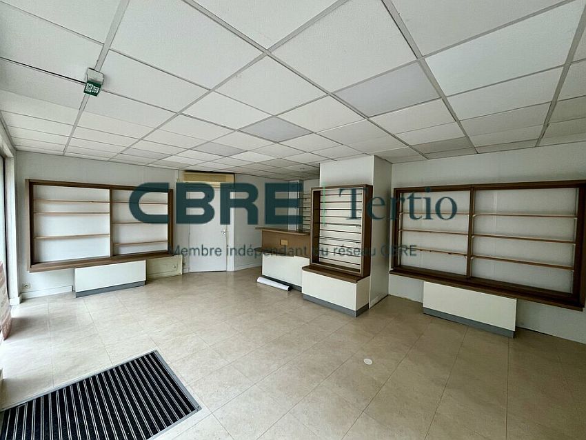 Commerce Location 37550 SAINT-AVERTIN