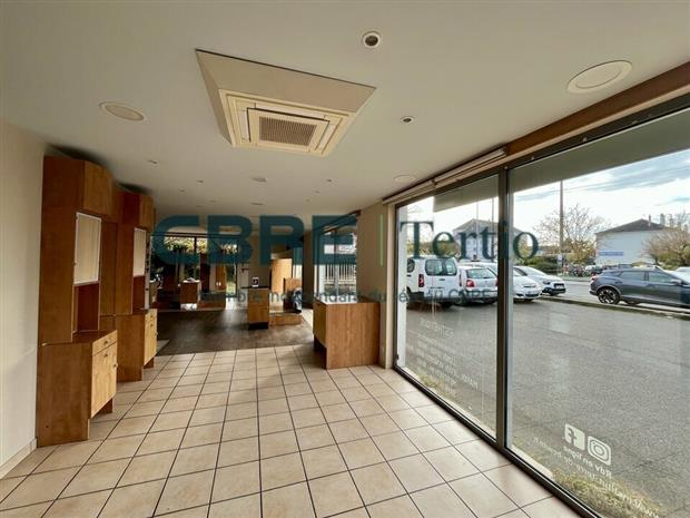 Commerce Location 37170 CHAMBRAY-LÈS-TOURS