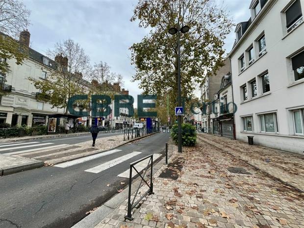 Commerce Location 37000 TOURS