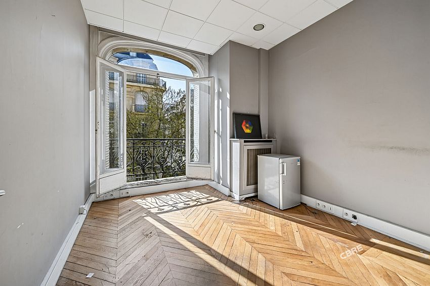 Bureau Location 75116 PARIS 50 AVENUE VICTOR HUGO