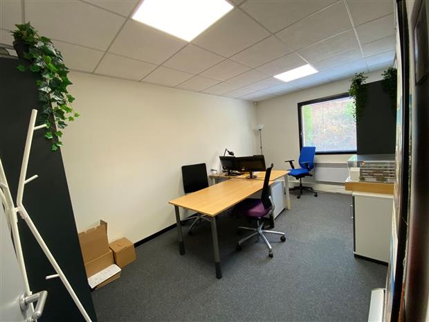 Bureau Location 59260 LEZENNES