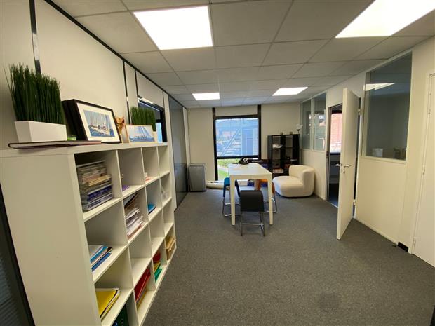 Bureau Location 59260 LEZENNES