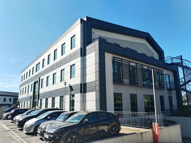 Bureau Location 13590 MEYREUIL