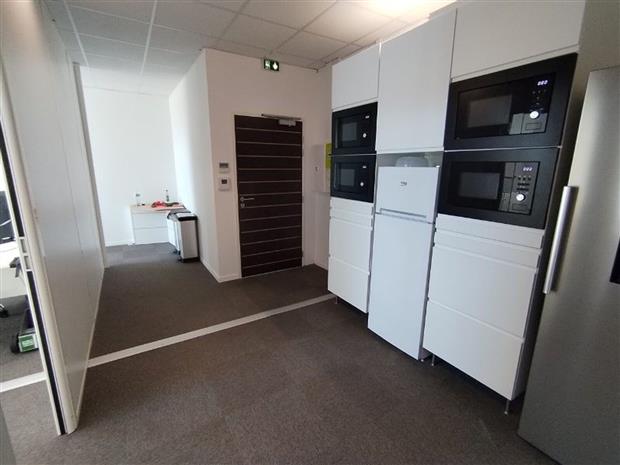 Bureau Location 13590 MEYREUIL
