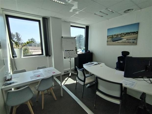 Bureau Location 13590 MEYREUIL