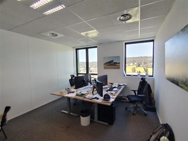 Bureau Location 13590 MEYREUIL