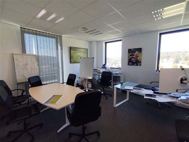 Bureau Location 13590 MEYREUIL