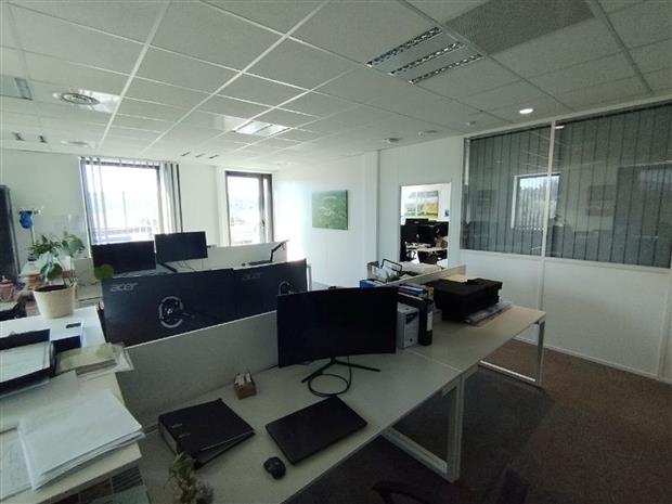 Bureau Location 13590 MEYREUIL