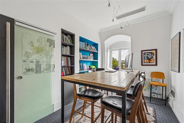 Bureau Location 75116 PARIS 12 RUE DE PRESBOURG
