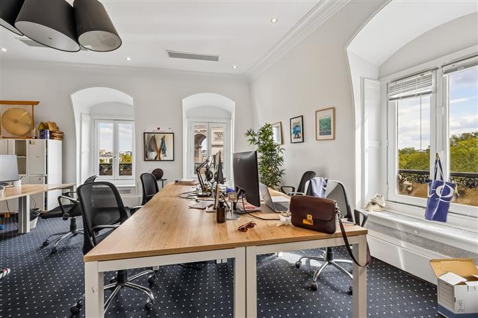 Bureau Location 75116 PARIS 12 RUE DE PRESBOURG