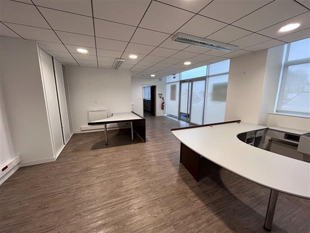 Bureau Location 29800 SAINT THONAN