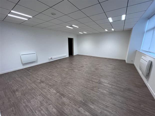 Bureau Location 29800 SAINT THONAN